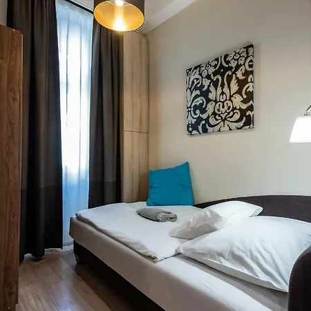 Apartment Center,the Rumbach *