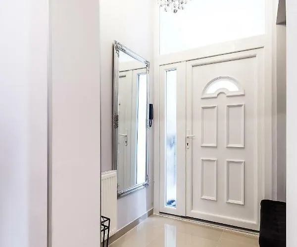 Daire Center,the Rumbach