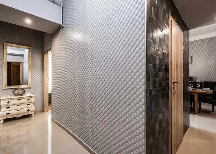 Center,the Rumbach *