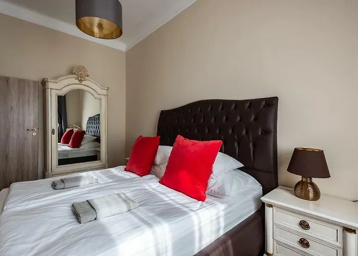 Daire Center,the Rumbach *